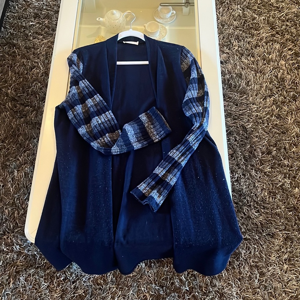 Long cardigan, lightweight with multi color sleeves Navy